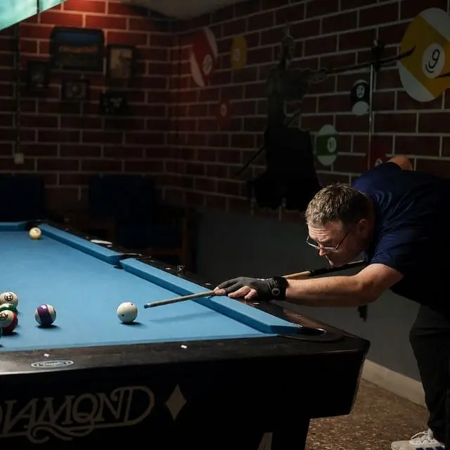 Clases de pool en Barcelona con material formativo de BdeBillar